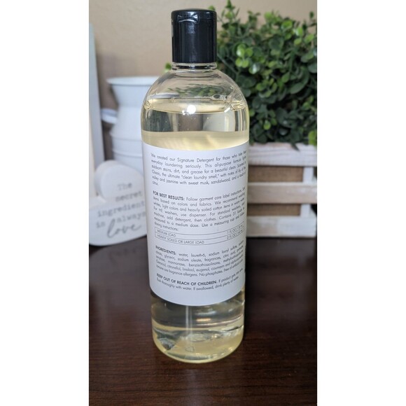 The Laundress Signature Detergent Classic 32 Fl Oz Laundry Liquid Soap 31 Lds HE - Picture 3 of 4